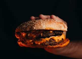 Carl’s Jr. festeja a mamá: ¿Cómo obtener una Famous Star por solo 10 pesos este 10 de mayo?