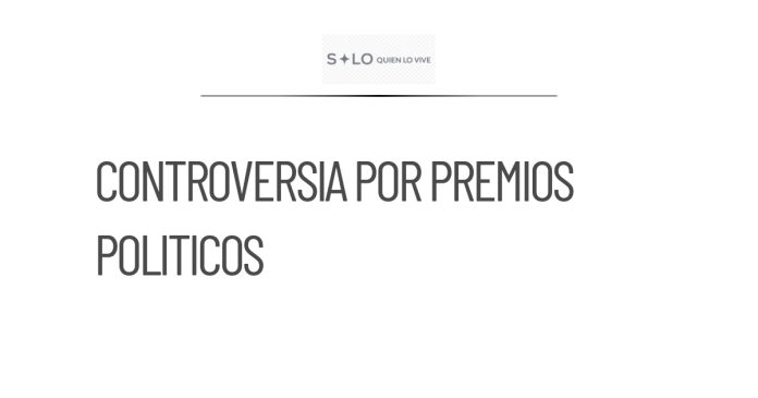 Javier May premia a niños futbolistas con libros de AMLO